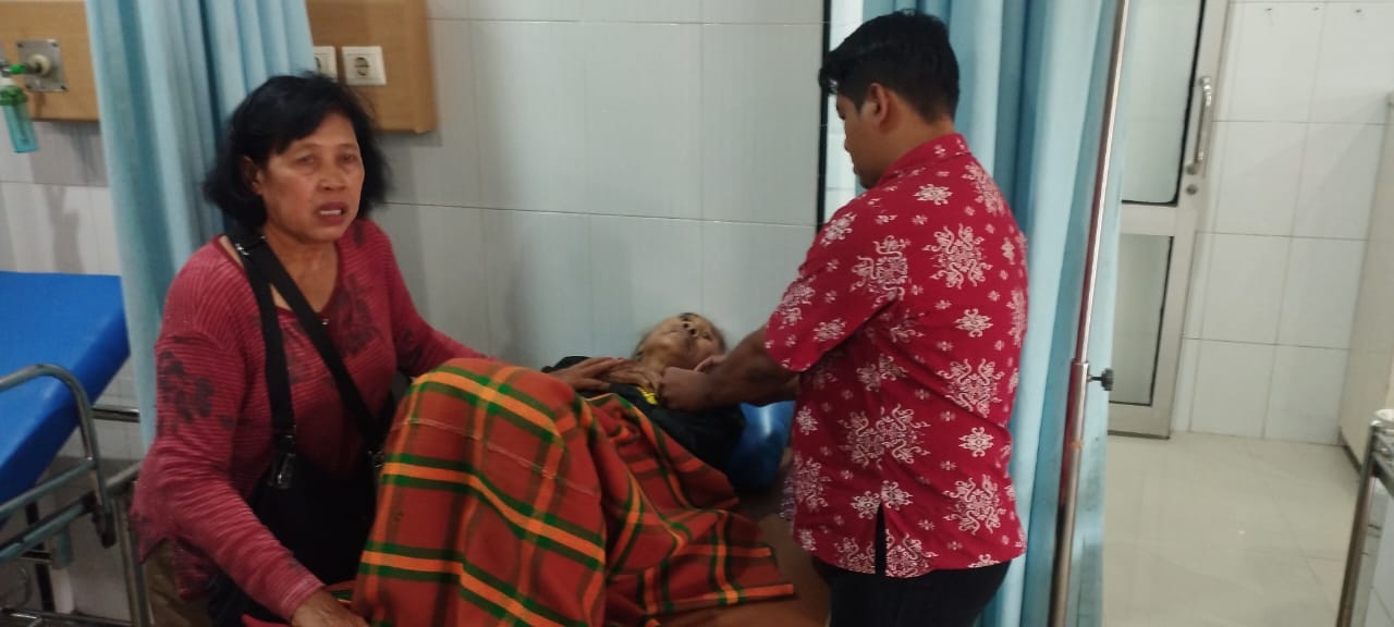 Polsek Perbaungan Gerak Cepat Respon Call Centre 110 Bantu Warga Lansia yang Alami Sesak Napas di Depan Kantor Polisi