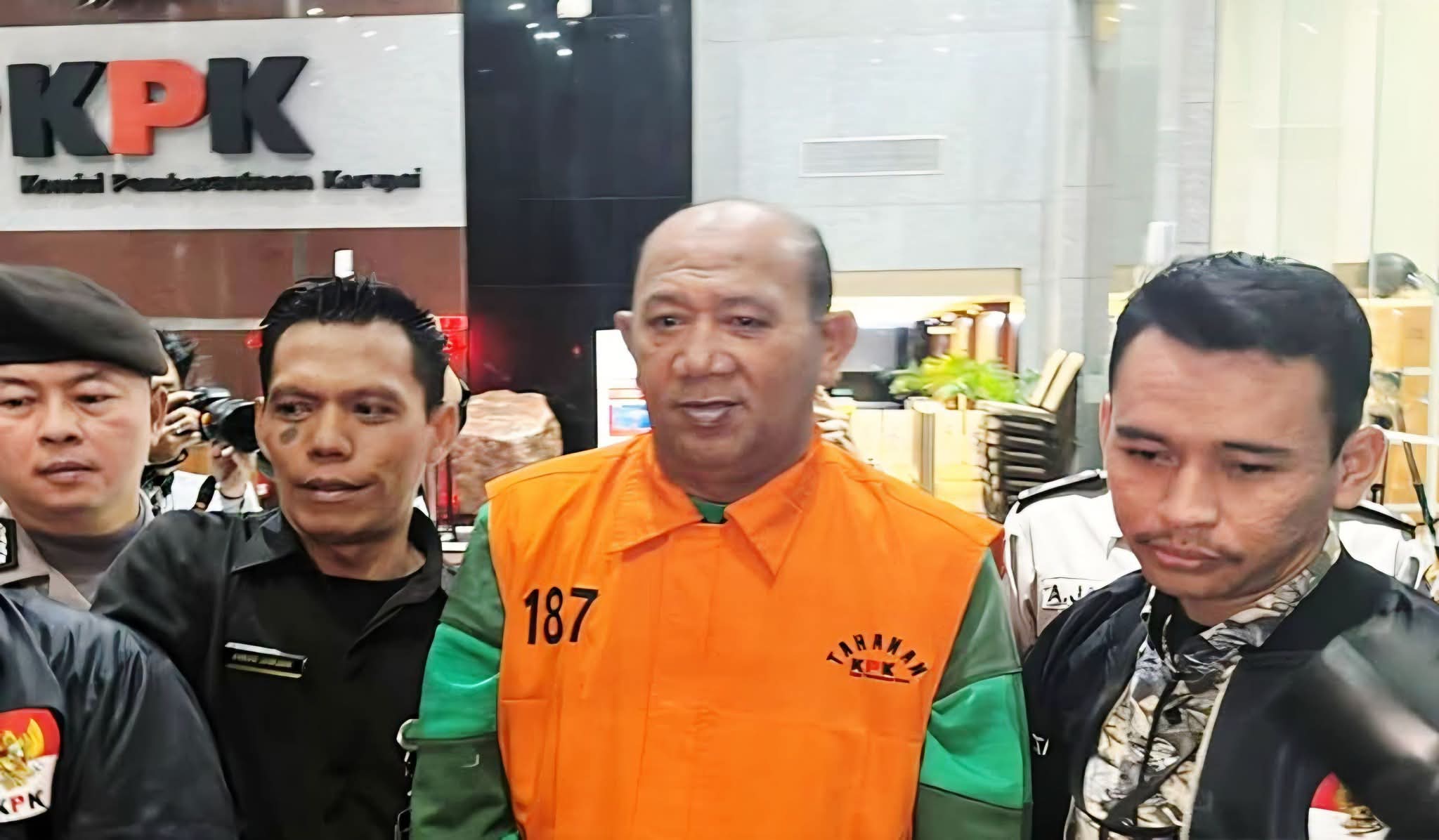 Ondim Pakai Rompi Orange